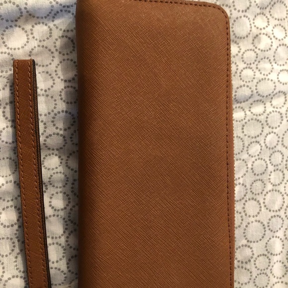 ⭐️ Michael Kors wallet/wristlet in Dark Tan - Picture 3 of 4
